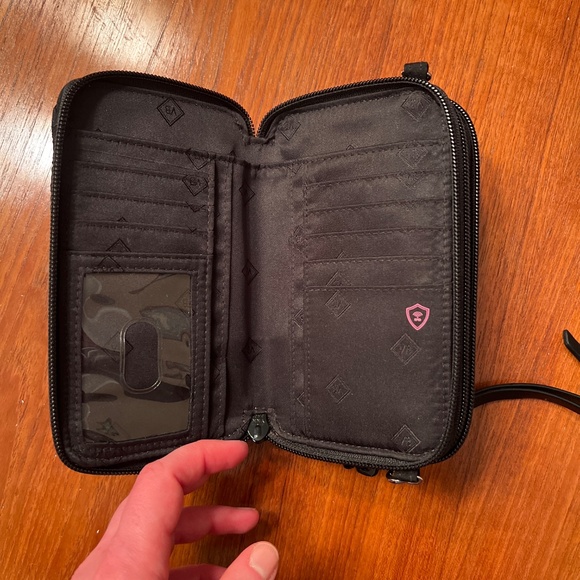 Vera Bradley black microfiber phone wristlet wallet RFID - Picture 2 of 5